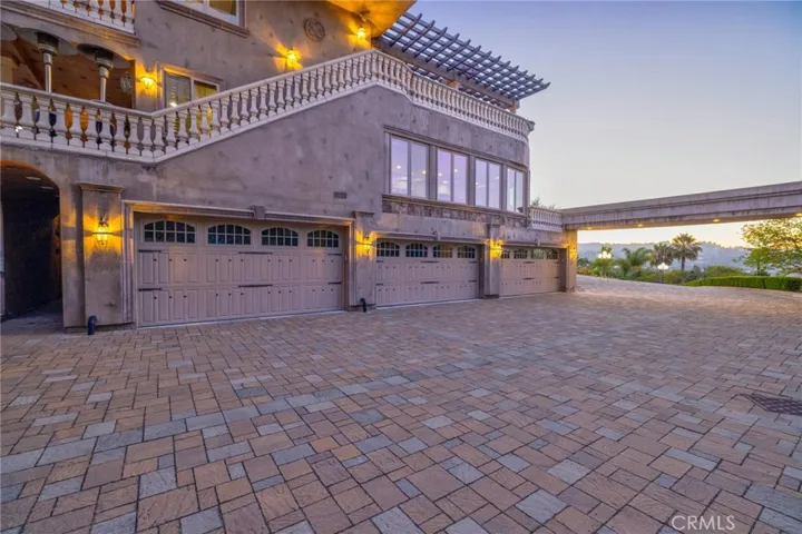 6 car garage expansive additional parking
