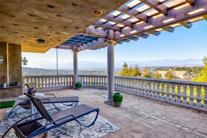 PRIMARY LARGE PRIVATE BALCONY