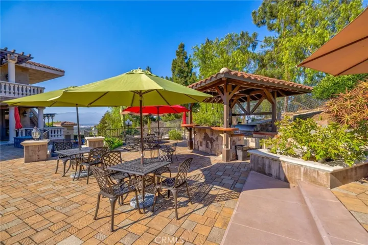 Lots of space for tables and chairs for hosting