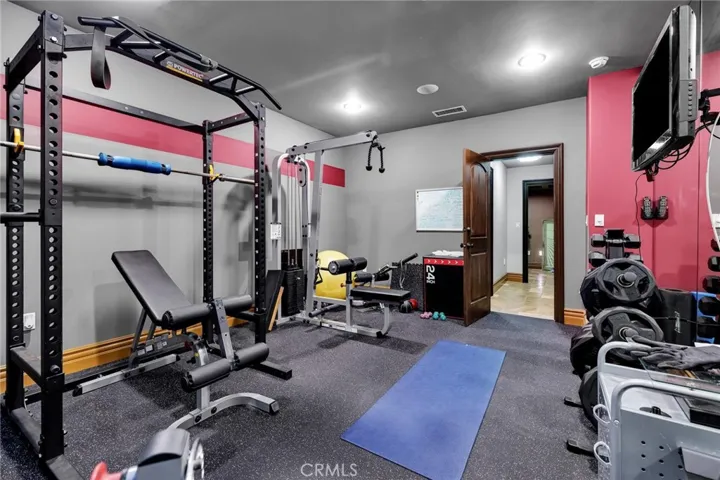 Downstairs Level  GYM
or 2 bed & 2 baths