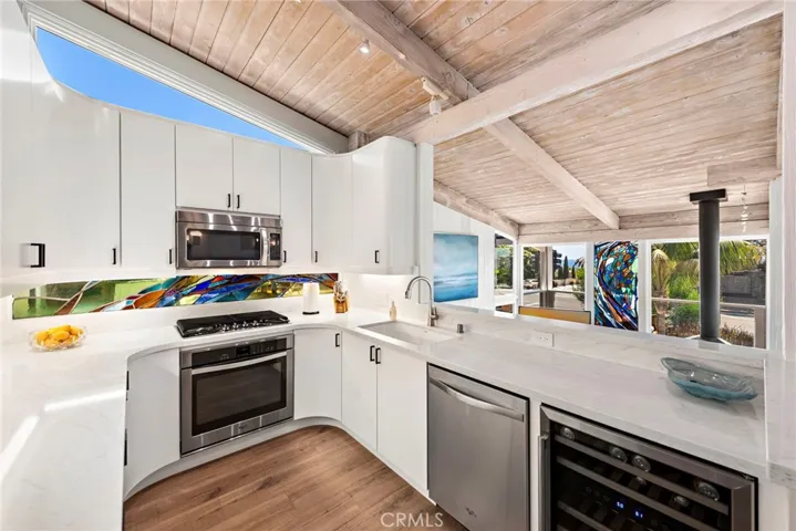 201 Nyes Place, Laguna Beach, California 92651
