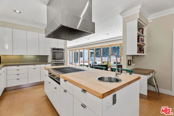 10630 Somma Way, Los Angeles, California 90077