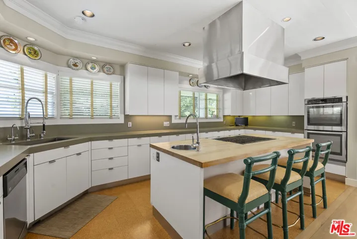 10630 Somma Way, Los Angeles, California 90077
