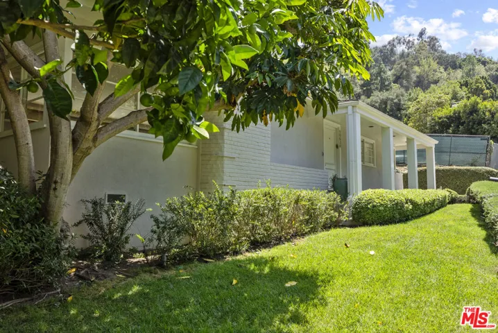 10630 Somma Way, Los Angeles, California 90077