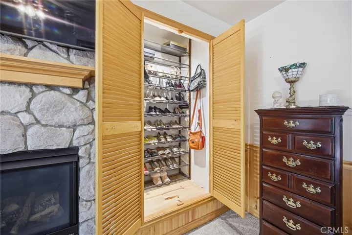 915 Brentwood Drive, Lake Arrowhead, California 92352