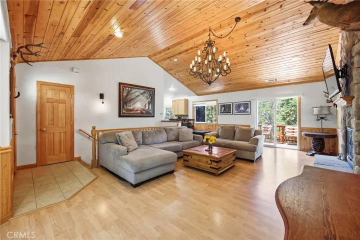 915 Brentwood Drive, Lake Arrowhead, California 92352