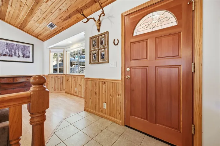 915 Brentwood Drive, Lake Arrowhead, California 92352