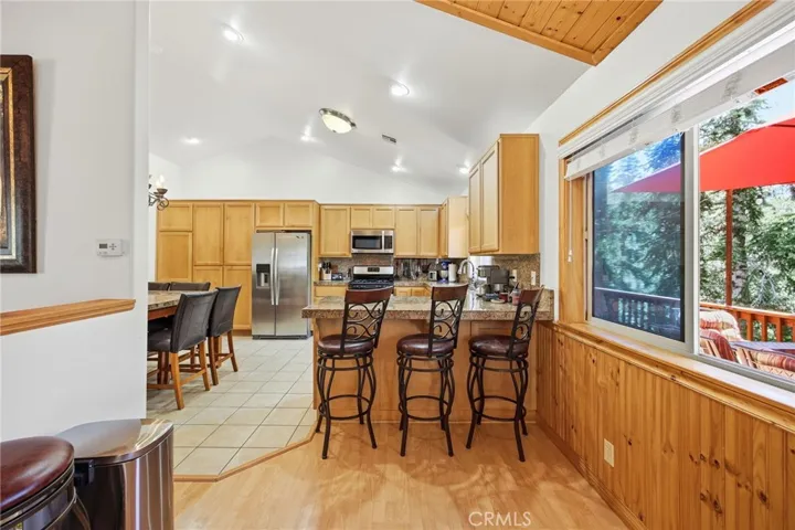 915 Brentwood Drive, Lake Arrowhead, California 92352