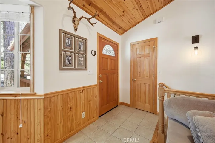 915 Brentwood Drive, Lake Arrowhead, California 92352