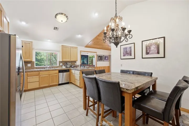 915 Brentwood Drive, Lake Arrowhead, California 92352