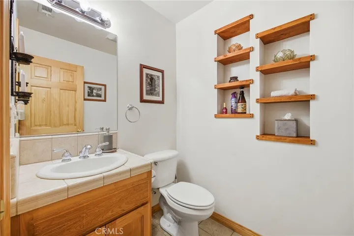 915 Brentwood Drive, Lake Arrowhead, California 92352