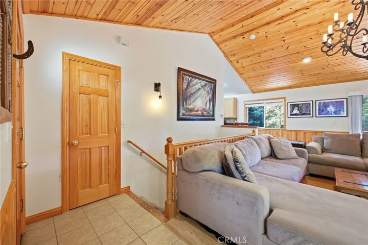915 Brentwood Drive, Lake Arrowhead, California 92352