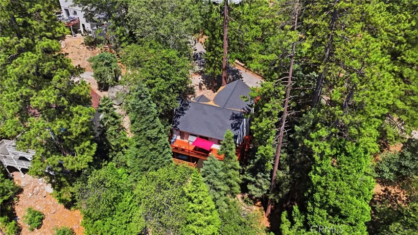 915 Brentwood Drive, Lake Arrowhead, California 92352