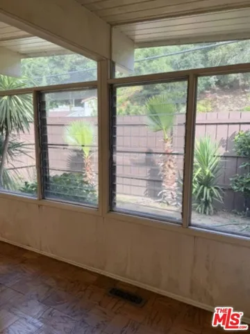 Living Rm Louvered Windows