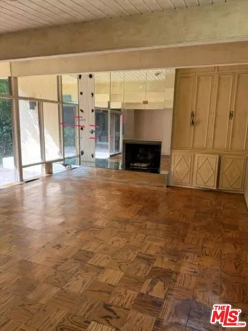 Living Room w/Fireplace