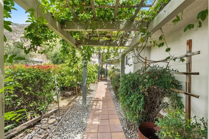 2206 Canyon, Arcadia, California 91006