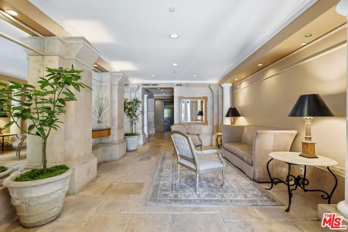 128 N Swall Drive 108, Los Angeles, California 90048