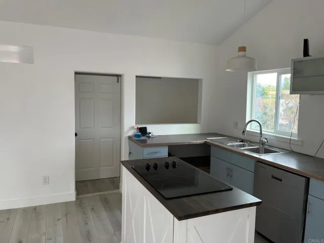 697 Ocean View Avenue, Encinitas, California 92024