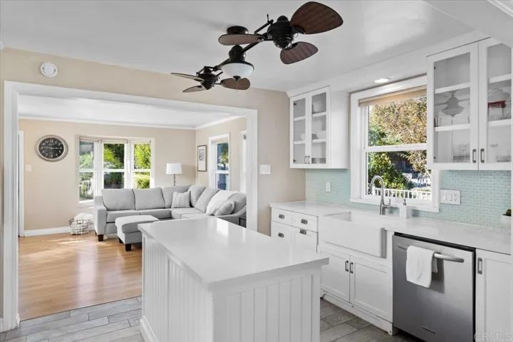 697 Ocean View Avenue, Encinitas, California 92024