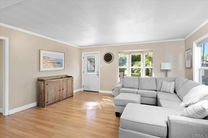697 Ocean View Avenue, Encinitas, California 92024