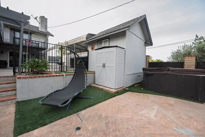 444 Avalon Dr., Vista, California 92084
