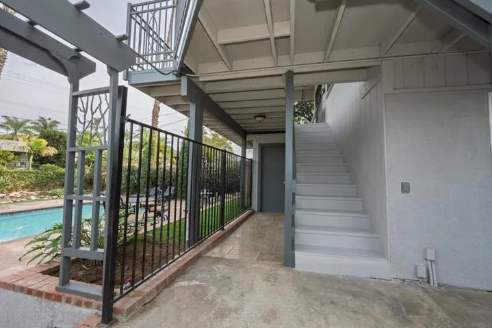 444 Avalon Dr., Vista, California 92084