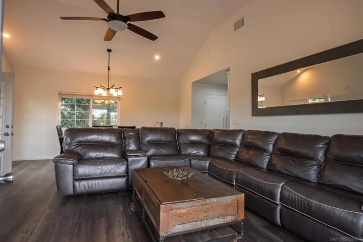444 Avalon Dr., Vista, California 92084