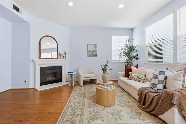 NICE SIZE FAMILY WITH FIREPLACE, LOTS OF NATURAL LIGHT