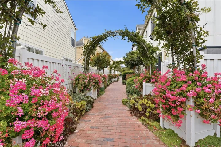 BEAUTIFUL LANDSCAPED GROUNDS