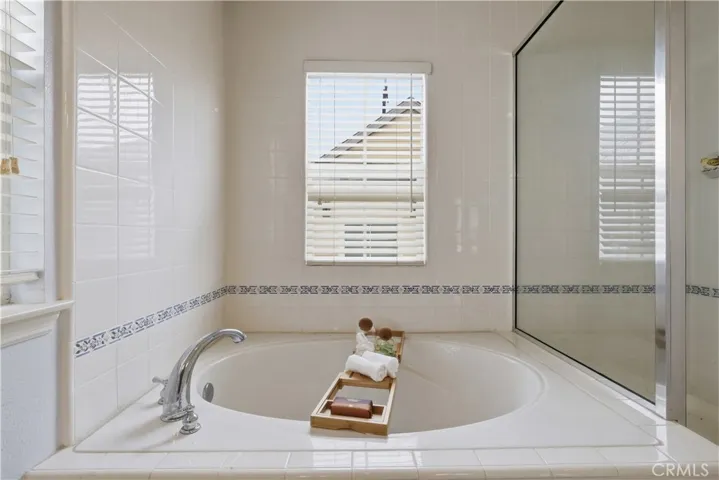 SOAKING TUB