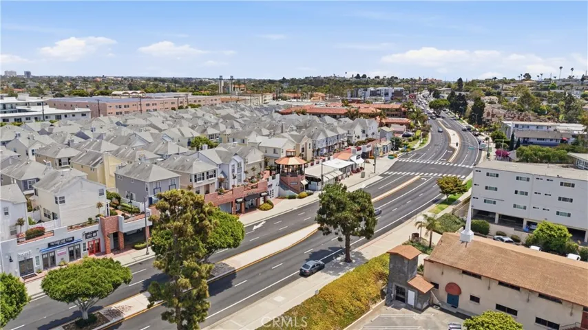 APX. 90 WONDERFUL NEWER HOMES, WALKING DISTANCE TO SHOPPING, AND RESTAURANTS NEARBUY.