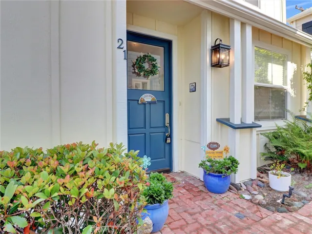 Front door to unit 21, NO COMMON WALLS