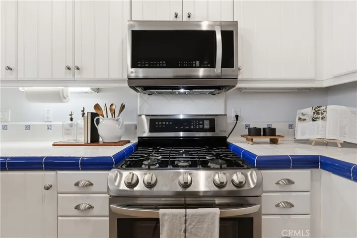 STOVE AND MICOWAVE