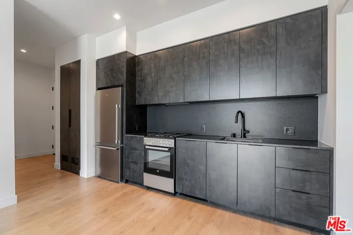 10700 Tabor Street 201, Los Angeles, California 90034