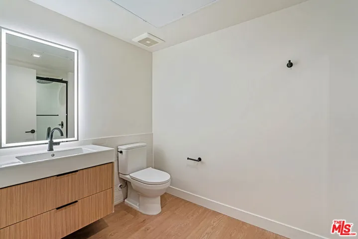 10700 Tabor Street 201, Los Angeles, California 90034