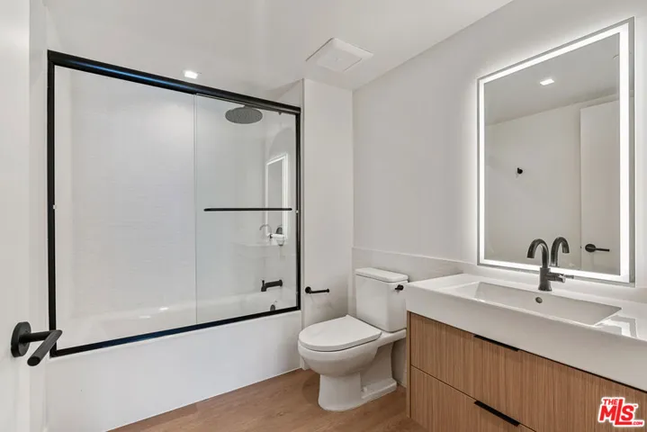 10700 Tabor Street 201, Los Angeles, California 90034