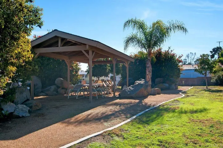 Community Outdoor Dining