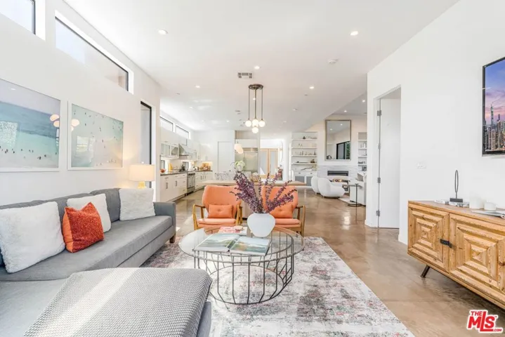 1724 Pine Street, Santa Monica, California 90405