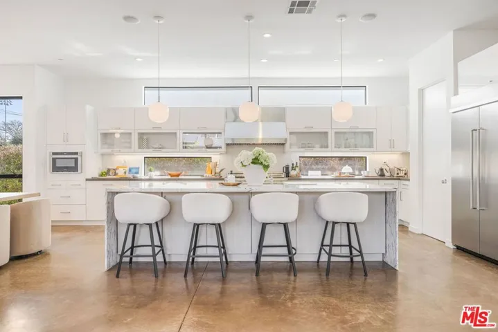 1724 Pine Street, Santa Monica, California 90405
