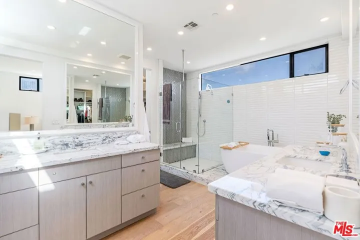 1724 Pine Street, Santa Monica, California 90405