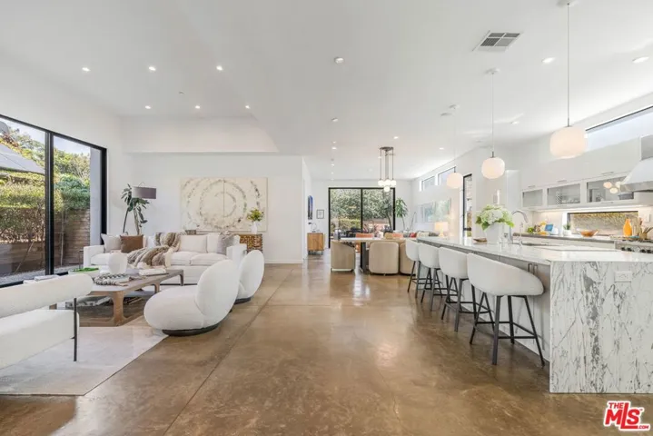 1724 Pine Street, Santa Monica, California 90405