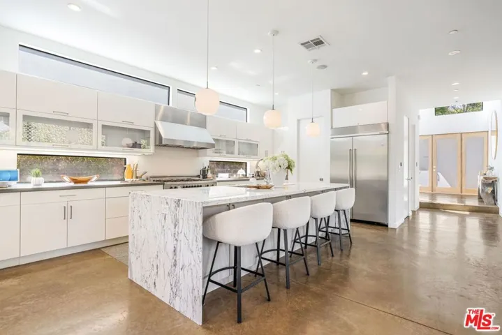 1724 Pine Street, Santa Monica, California 90405