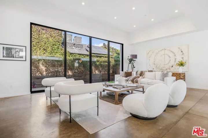 1724 Pine Street, Santa Monica, California 90405