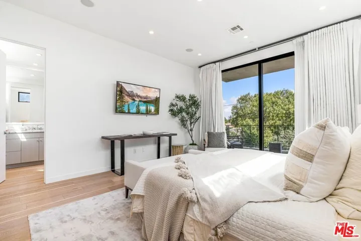 1724 Pine Street, Santa Monica, California 90405