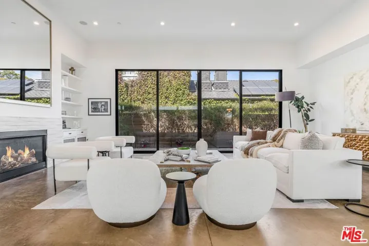 1724 Pine Street, Santa Monica, California 90405