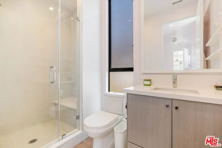 1724 Pine Street, Santa Monica, California 90405