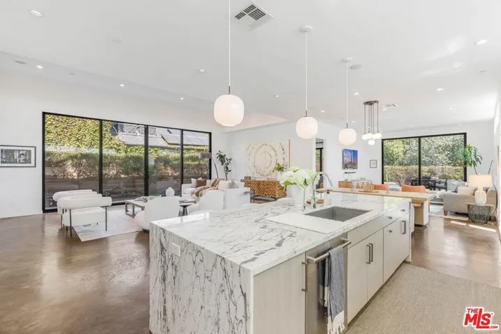 1724 Pine Street, Santa Monica, California 90405