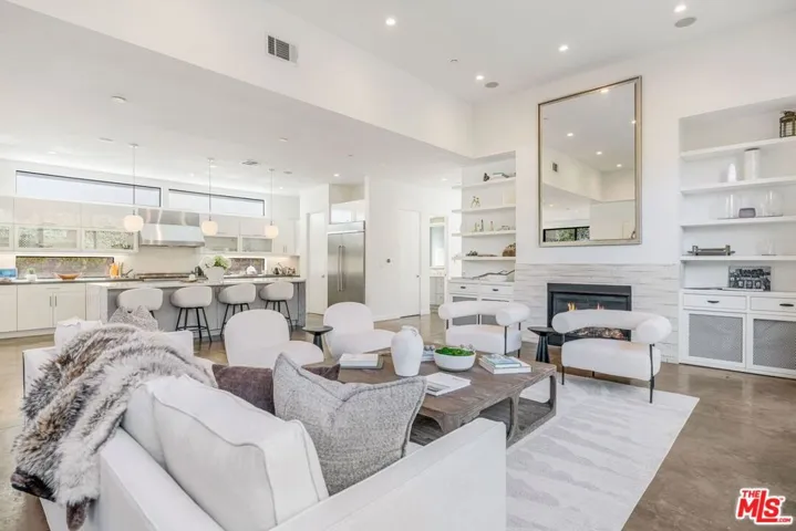1724 Pine Street, Santa Monica, California 90405