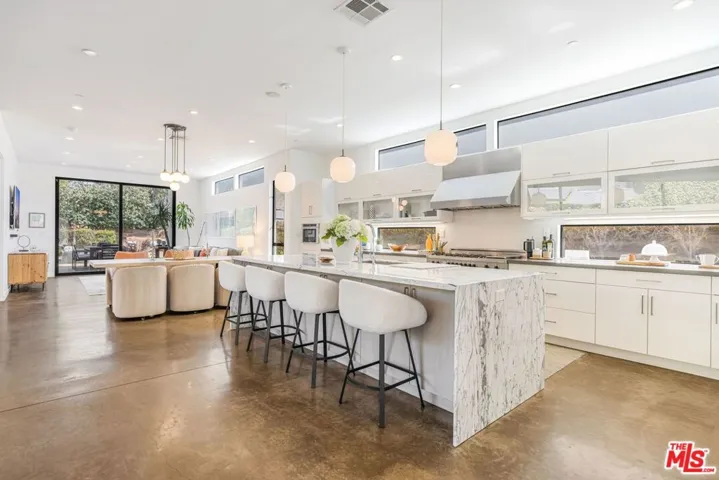 1724 Pine Street, Santa Monica, California 90405