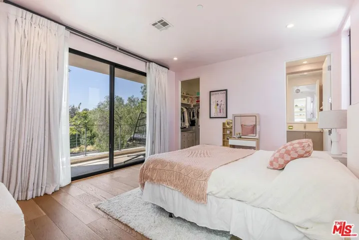 1724 Pine Street, Santa Monica, California 90405